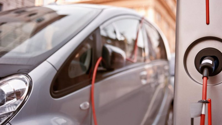 Recarga de un vehículo eléctrico | SUMAUTO - Archivo ep archivo immagen de un coche electrico cargandose vehiculo electrico recarga electrica recurso