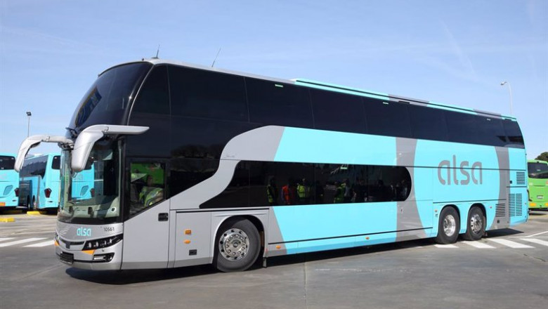 ep archivo   un autobus de doble piso de alsa aparcado en espana a 9 de marzo de 2020