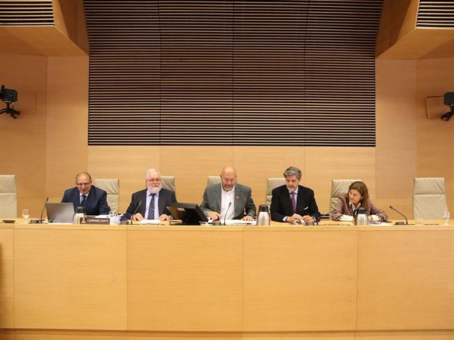 El comisario europeo Miguel Arias Cañete, antes de comparecer en el Congreso | CONGRESO ep comisario europeo miguel arias canete antes comparecercongreso