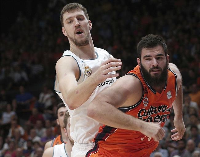 Dubljevic y Kuzmic en el Valencia Basket - Real Madrid | ACB PHOTO/M.Á. POLO ep dubljevickuzmicvalencia basket - real madrid