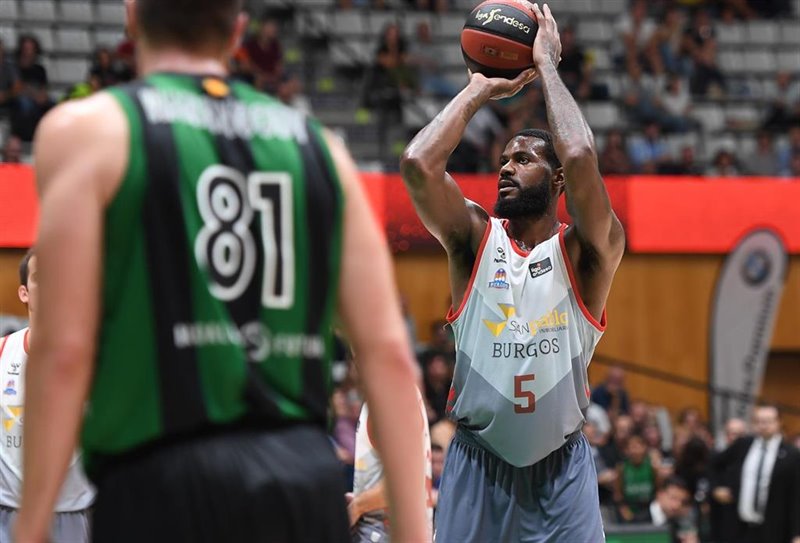 ep earl clark en un partido con el san pablo burgos