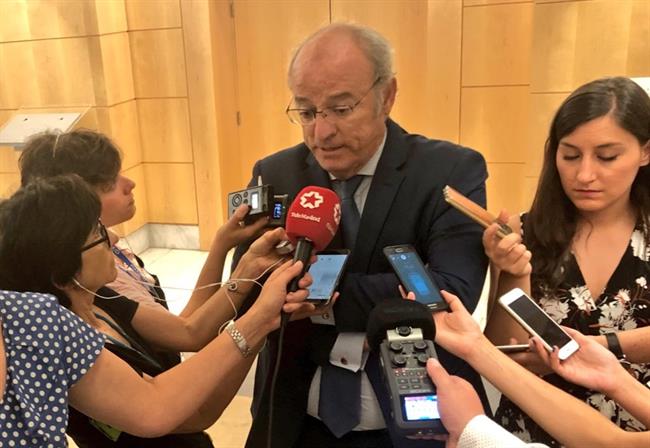 El edil popular Pedro Corral atiende a los medios de comunicación | PP ep edil popular pedro corral atiendelos medioscomunicacion