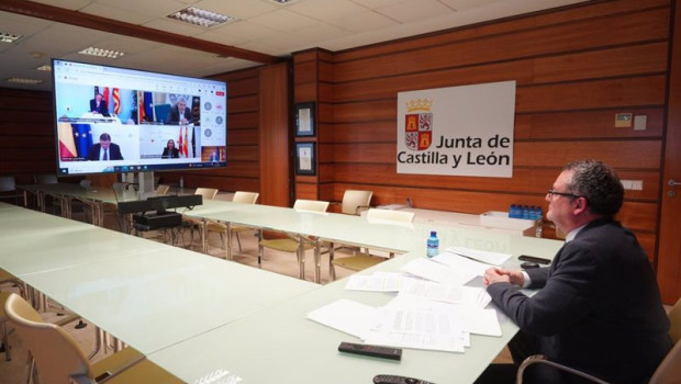 ep el consejero de agricultura ganaderia y desarrollo rural gerardo duenas en la reunion por