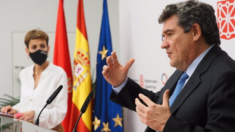 ep el ministro de inclusion seguridad social y migraciones jose luis escriva y la presidenta del