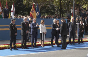ep el ministro del interior en funciones fernando grande-marlaska saluda a uno de los policias