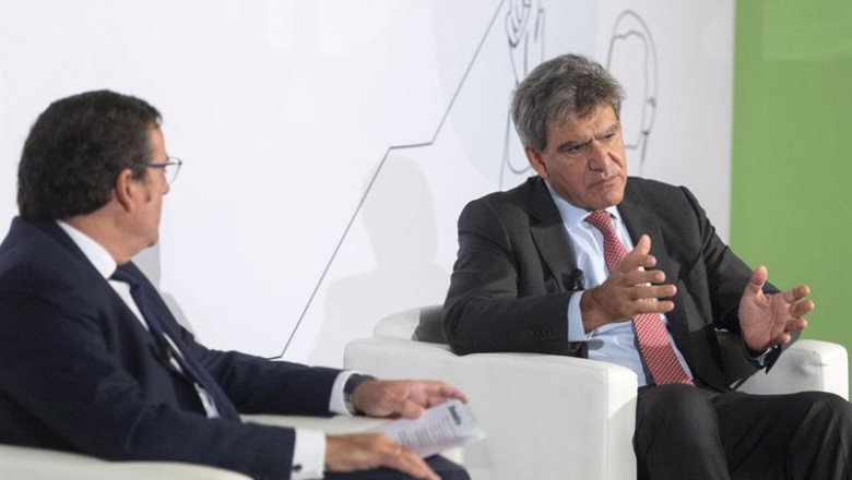 El socio director para el sector financiero de Deloitte Juan Pérez de Ayala (i) y el consejero delegado del Banco Santander, José Antonio Álvarez (d), en el XXVIII Encuentro del Sector Financiero en Hotel Meliá Castilla, a 29 de septiembre de 2021. | Alberto Ortega - Europa Press ep el socio director para el sector financiero de deloitte juan perez de ayala i y el consejero