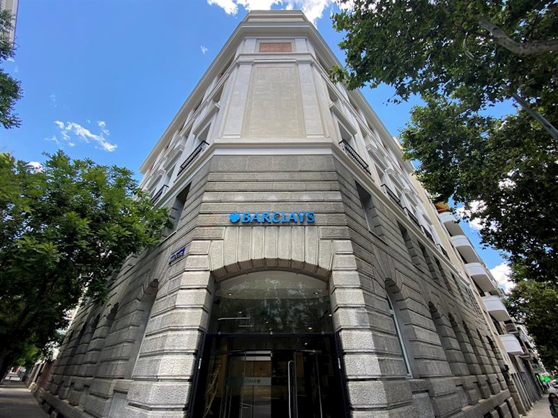 https://img5.s3wfg.com/web/img/images_uploaded/1/a/ep_fachada_de_una_oficina_de_la_entidad_financiera_barclays_ubicada_en_la_calle_jose_abascal_51_en_20200729090305.jpg