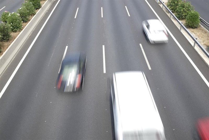 ep imagen de recurso de coches en una carretera