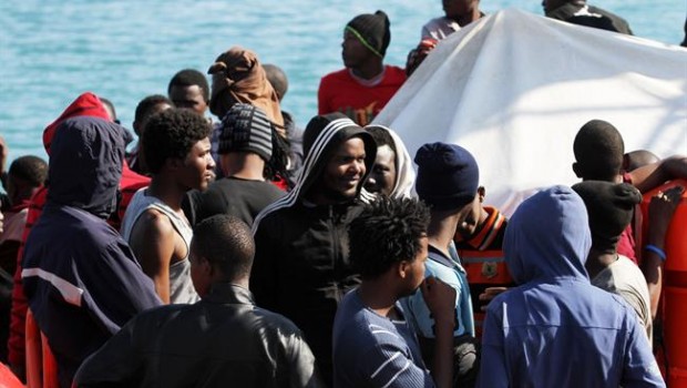 ep inmigrantes patera rescatados malaga puerto