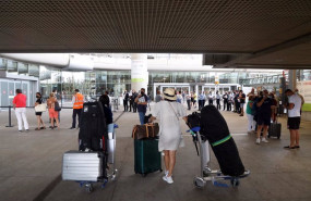 ep llegada de turistas al aeropuerto de la costa del sol donde desde hoy comienzan sus vacaciones en