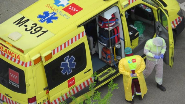 ep medicos en una ambulancia durante la crisis del coronavirus