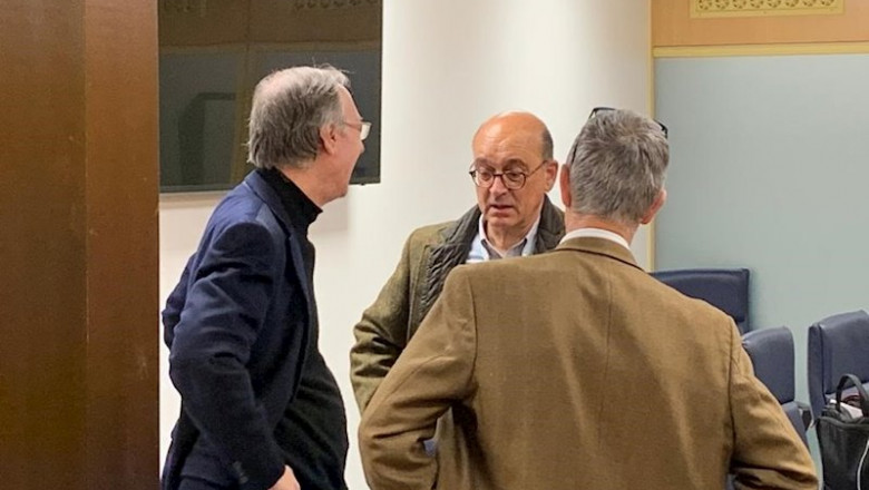 Miembros del grupo de juristas que este martes se han vuelto a reunir en el Parlamento Vasco para elaborar el borrador de texto articulado de nuevo estatuto | EUROPA PRESS ep miembros del grupo de juristas que este martes se han vuelto a reunir en el parlamento vasco para