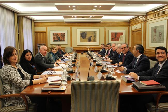 Profesionales, mutuas y Fundación IDIS presentan a Carcedo el proyecto de receta | CGCOF - Archivo ep profesionales mutuasfundacion idis presentancarcedoproyectoreceta