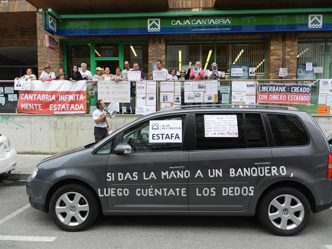Protesta de Afectados por Preferentes de Cantabria | PLATAFORMA - Archivo ep protestaafectadospreferentescantabria