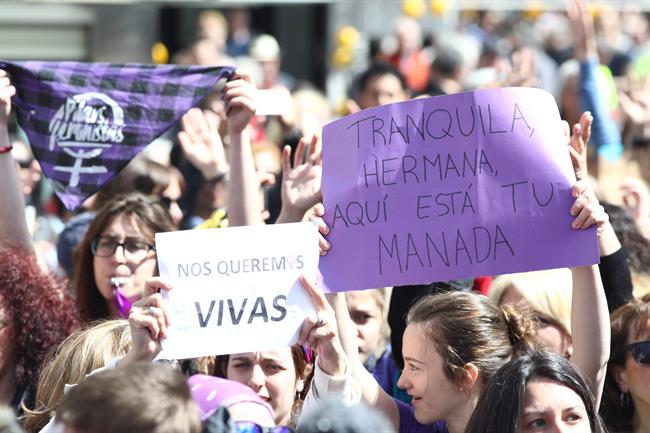 ep protestas duranteactoentregalas medallasla comunidadmadrid