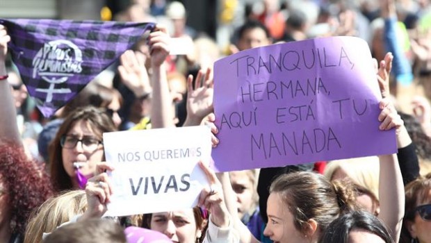 ep protestas duranteactoentregalas medallasla comunidadmadrid