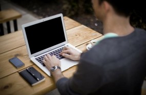 ep recurso ordenador mac portatil trabajo telefono smartphone escritorio hombre