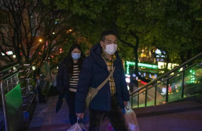 ep residentes hacen la compra con mascarillas