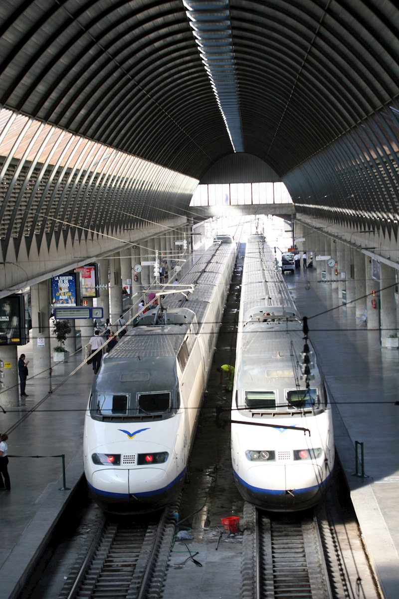 ep un tren ave en la estacion de santa justa en sevilla