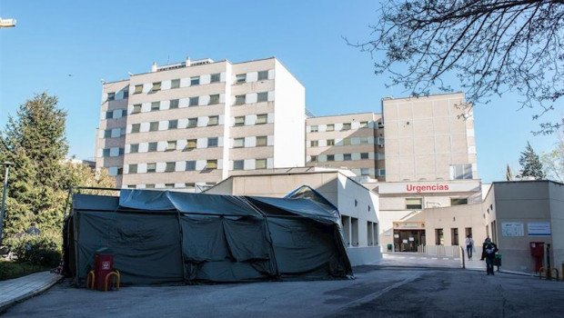 ep una tienda de campana habilitada por el ejercito en las inmediaciones de urgencias del hospital