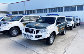 ep uno de los 52 land cruiser que llevara el logo de la guardia civil y los colores corporativos