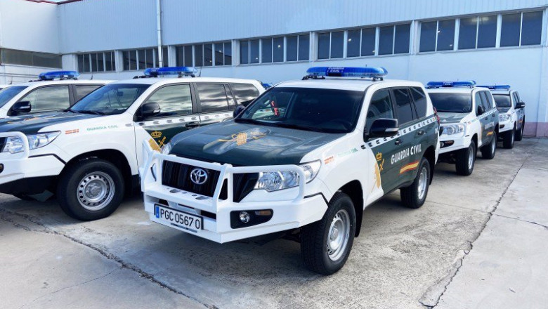 ep uno de los 52 land cruiser que llevara el logo de la guardia civil y los colores corporativos