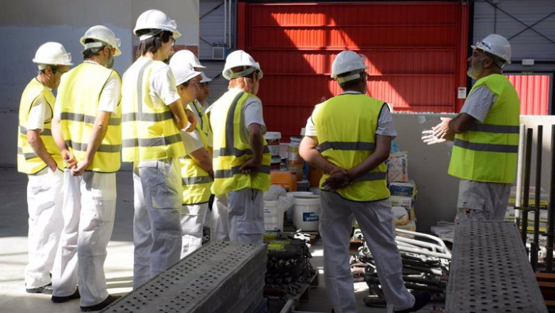 ep varios obreros de la construccion