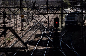 ep varios railes de entrada a la estacion de atocha   cercanias
