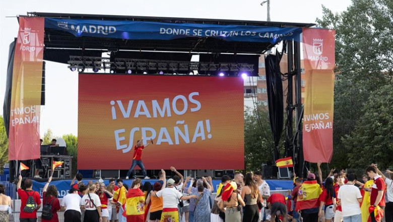 Ambiente previo a la celebración del partido entre España y Bélgica del Mundial de fútbol 2026, | Jesús Hellín - Europa Press ep ambiente previo a la celebracion del partido entre espana y belgica del mundial de futbol 2026