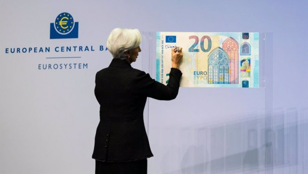 ep archivo   christine lagarde en la ceremonia de firma de billetes de euro