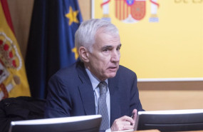 ep archivo   el comisionado para el perte chip jaime martorell durante una reunion con un conjunto