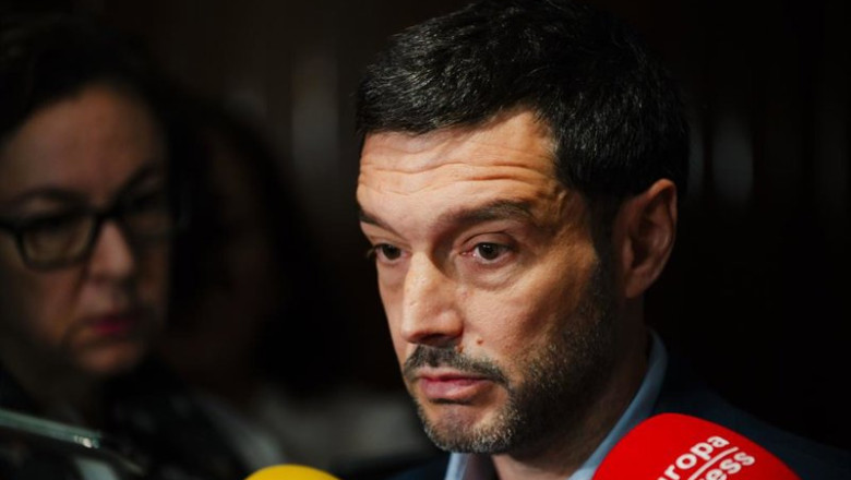 ep archivo   el ministro de derechos sociales consumo y agenda 2030 pablo bustinduy atiende a los