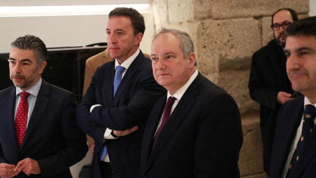 ep archivo el ministro de industria y turismo jordi hereu durante una visita al astillero de ep archivo el ministro de industria y turismo jordi hereu durante una visita al astillero de
