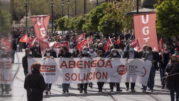 ep archivo   manifestacion de los trabajadores de abengoa para reclamar el mantenimiento del empleo