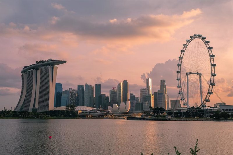 Las bolsas de Asia cierran mixtas pero Singapur marca máximos históricos