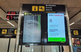 ep archivo   pantalla de vuelos de llegadas en el aeropuerto de palma