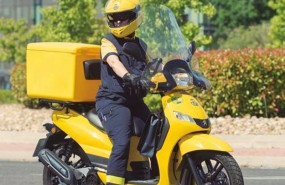 ep archivo   repartidor de correos en moto