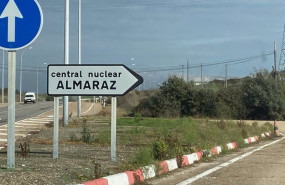 ep archivo   senal hacia la central nuclear de almaraz