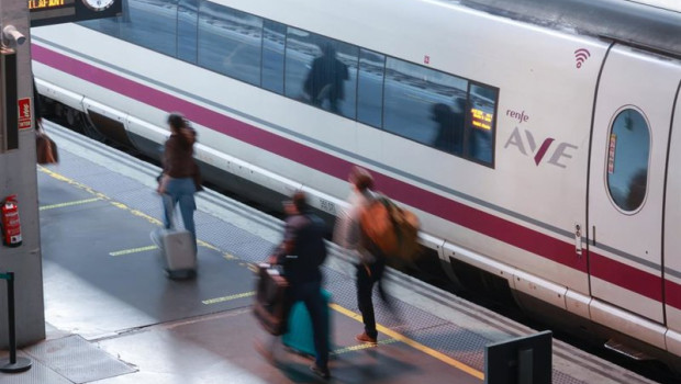 ep archivo   tren de alta velocidad en la estacion de sevilla santa justa en una imagen de archivo