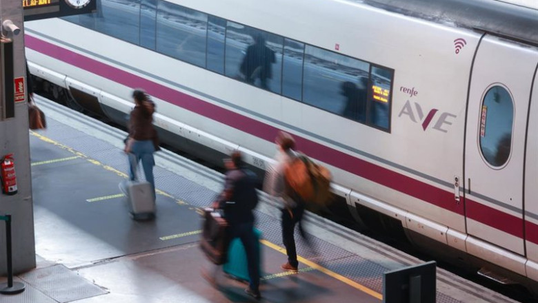 ep archivo   tren de alta velocidad en la estacion de sevilla santa justa en una imagen de archivo