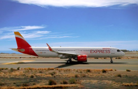 ep archivo un avion de la aerolinea iberia express ep archivo un avion de la aerolinea iberia express