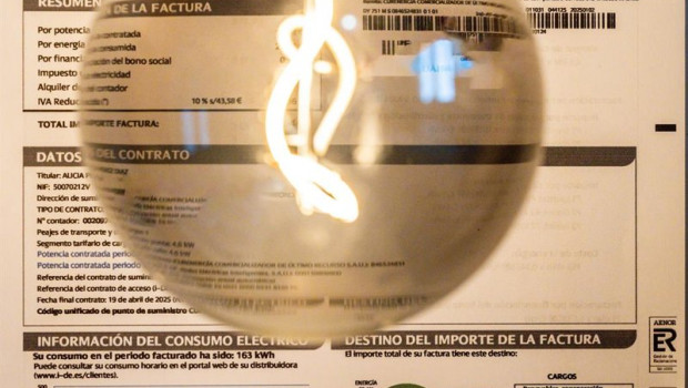 ep archivo una bombilla sobre una factura a 9 de enero de 2025 en madrid espana el gobierno ep archivo una bombilla sobre una factura a 9 de enero de 2025 en madrid espana el gobierno