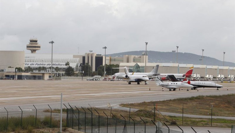 ep archivo varios aviones en una de las pistas del aeropuerto de palma ep archivo varios aviones en una de las pistas del aeropuerto de palma