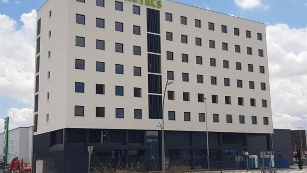 ep avintia inmobiliaria completa la venta del bb hotel fuenlabrada a un family office de castilla y