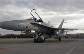 ep avion f-18 del ejercito del aire en lituania en la mision de policia aerea del baltico