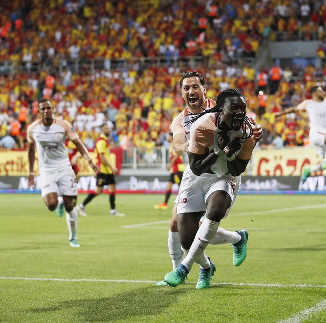 ep bafetimbi gomis celebragolgalatasaray