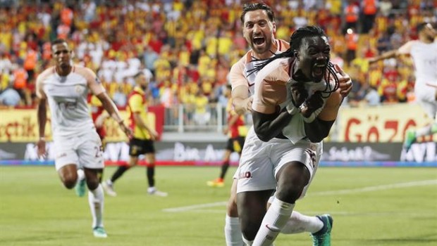 ep bafetimbi gomis celebragolgalatasaray