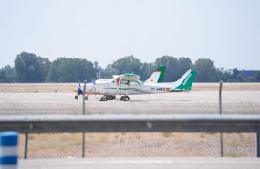 ep dos avionetas estacionadas este lunes 20 de julio en las instalaciones del aeropuerto de sevilla ep dos avionetas estacionadas este lunes 20 de julio en las instalaciones del aeropuerto de sevilla