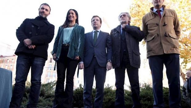 ep el concejal de mas madrid nacho murgui la vicealcaldesa begona villacis el alcalde jose luis