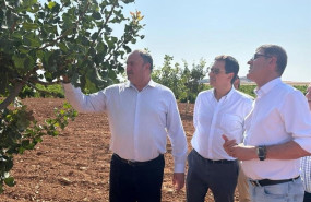 ep el consejero de agricultura ganaderia y desarrollo rural julian martinez lizan en la visita a la